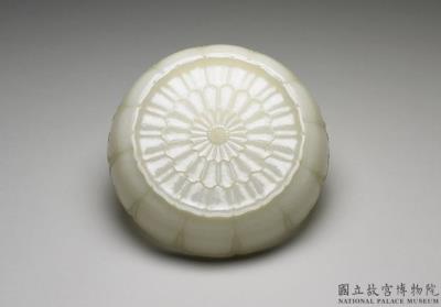 图片[3]-Jade floral plate with leaf pattern, Qing dynasty (1644-1911)-China Archive